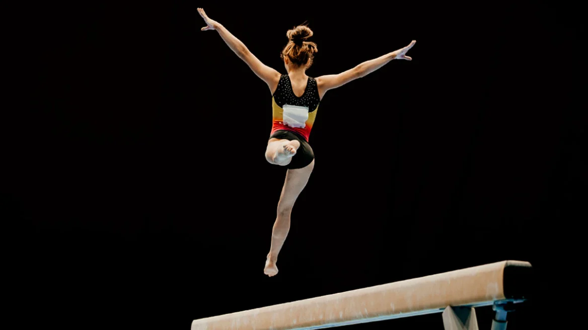 Ο προπονητής ξάπλωσε πάνω στην πρωταθλήτρια της ενόργανης ενώ ήταν γυμνή και τη ρωτούσε «αν νοιώθει κάτι»