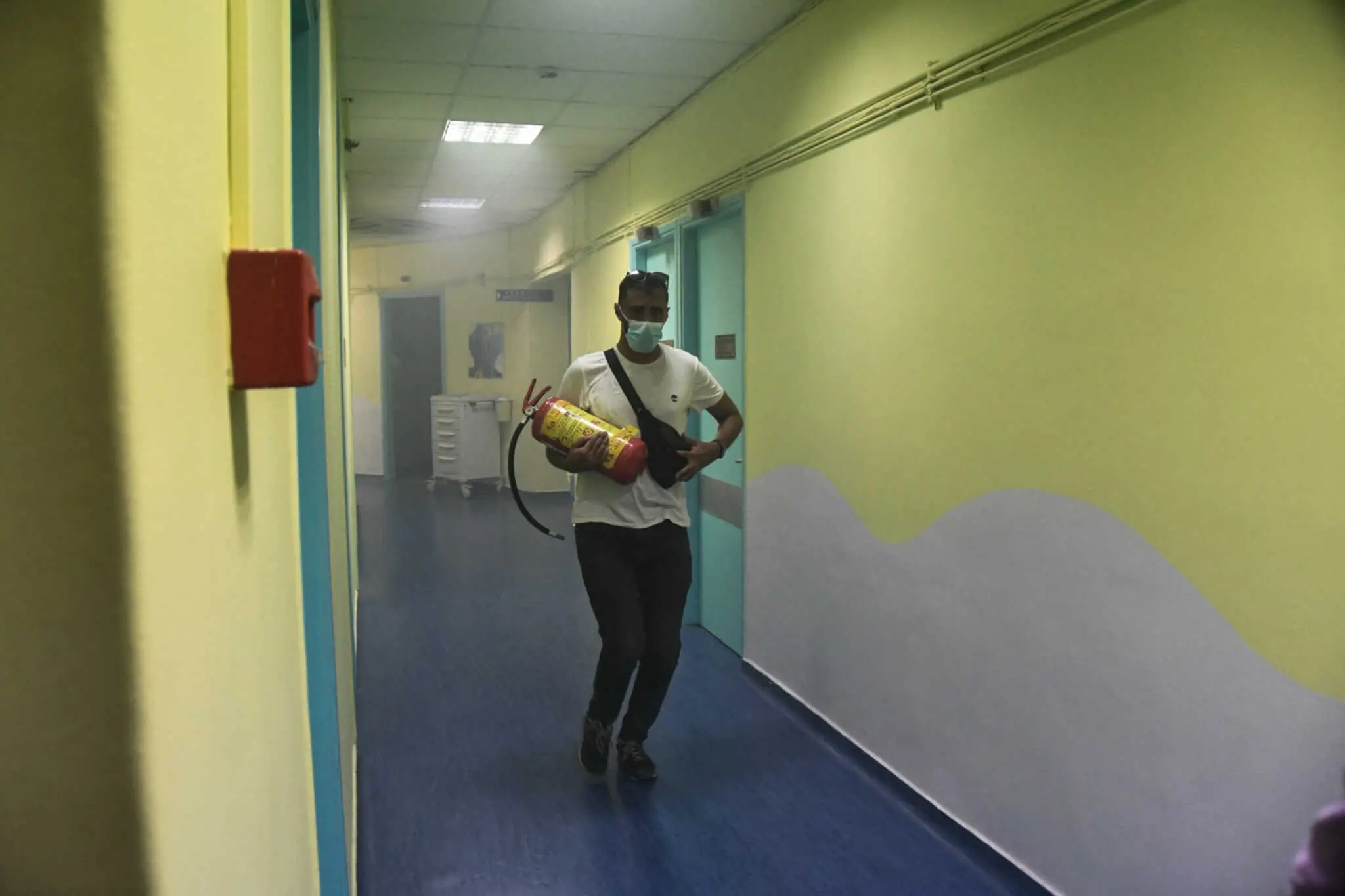 Έκτακτη σύσκεψη στο Καραμανδάνειο νοσοκομείο: «Έπιασε φωτιά ο τρίτος όροφος»