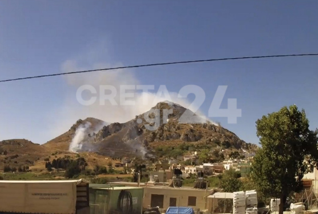 Πυρκαγιά στον Προφήτη Ηλία: Μάχη με τις αναζωπυρώσεις δίνουν οι πυροσβέστες