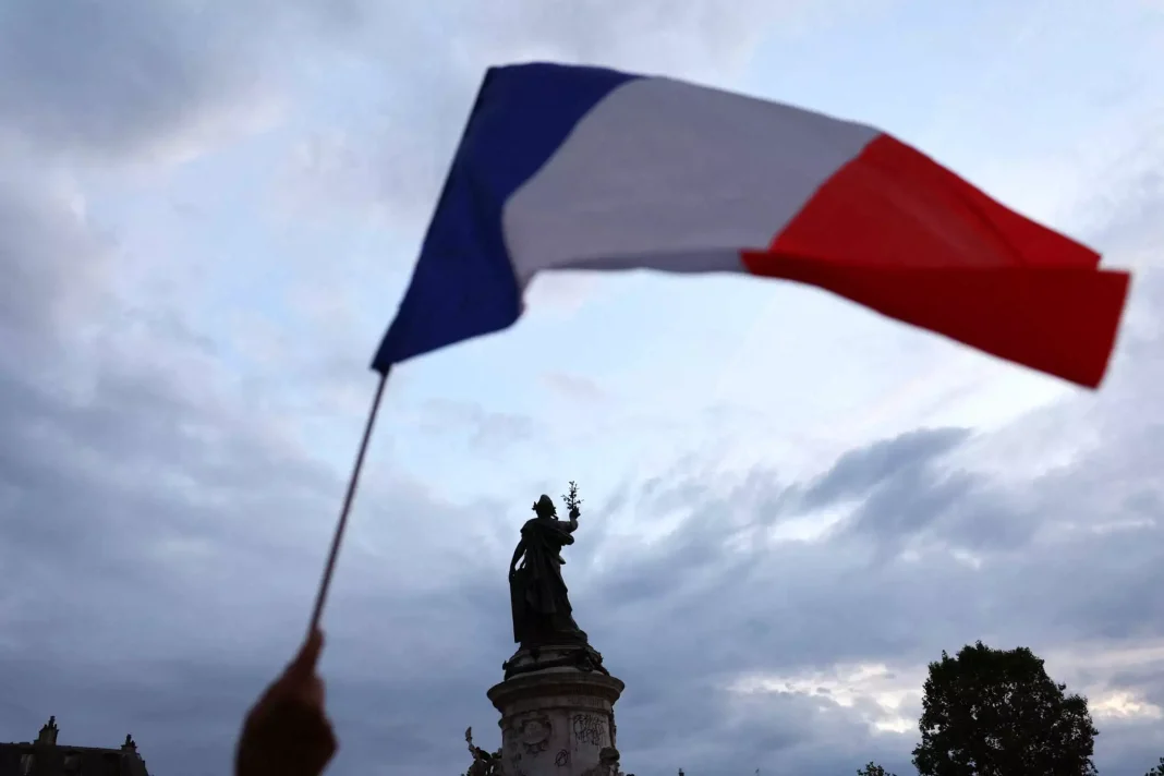 Εκλογές στη Γαλλία: Σήμερα η κρίσιμη πώληση ομολόγων που θα μετρήσειτην ανησυχία των επενδυτών
