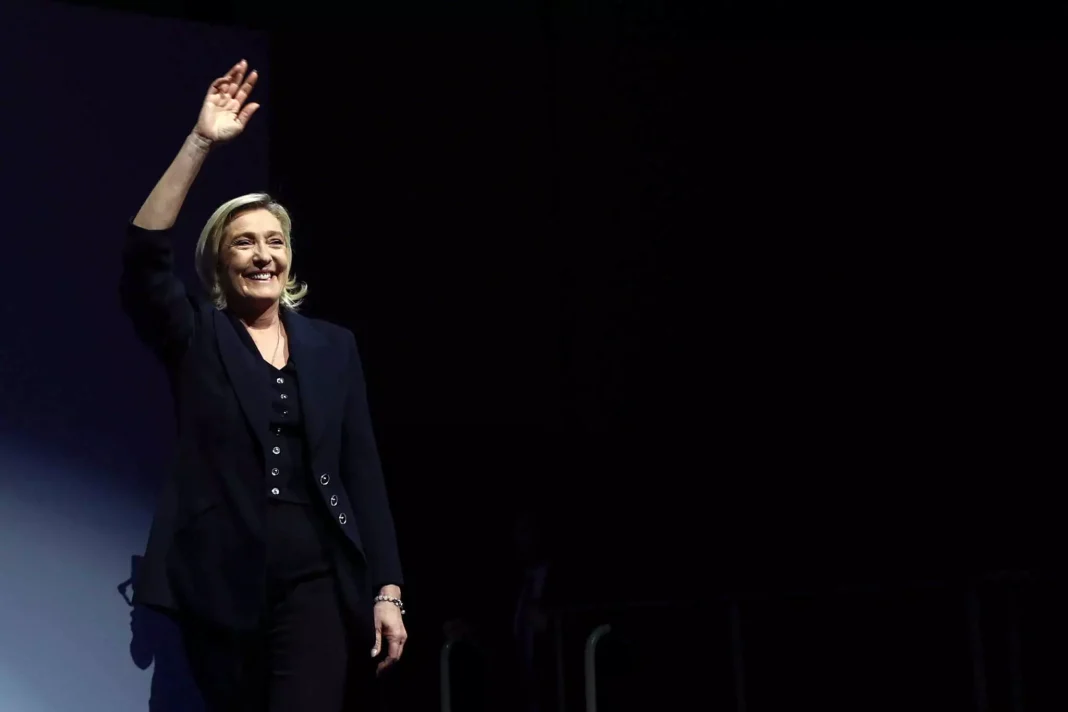 Γαλλία: Τουλάχιστον 200 υποψήφιοι αποσύρθηκαν από τον δεύτερο γύρο των βουλευτικών εκλογών για «σίγουρη» νίκη Λε Πεν