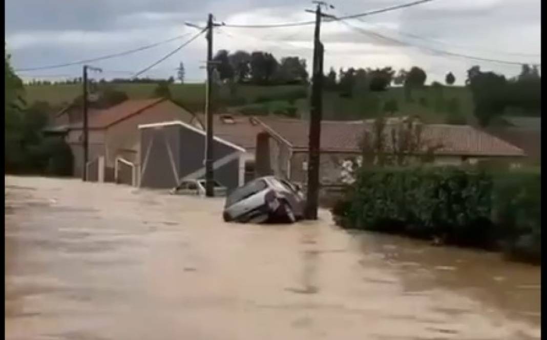 Γαλλία: Οι σφοδρές καταιγίδες προκάλεσαν πλημμύρες στα βορειοανατολικά - Πέντε άνθρωποι στο νοσοκομείο