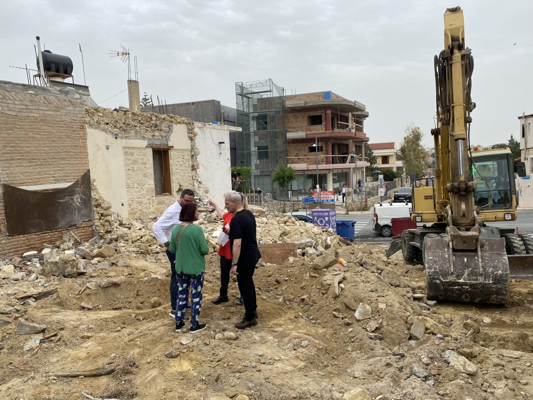 Ο Δήμος Ηρακλείου συνεχίζει τα στοχευμένα έργα αποκατάστασης και ασφαλτόστρωσης σε δρόμους της πόλης