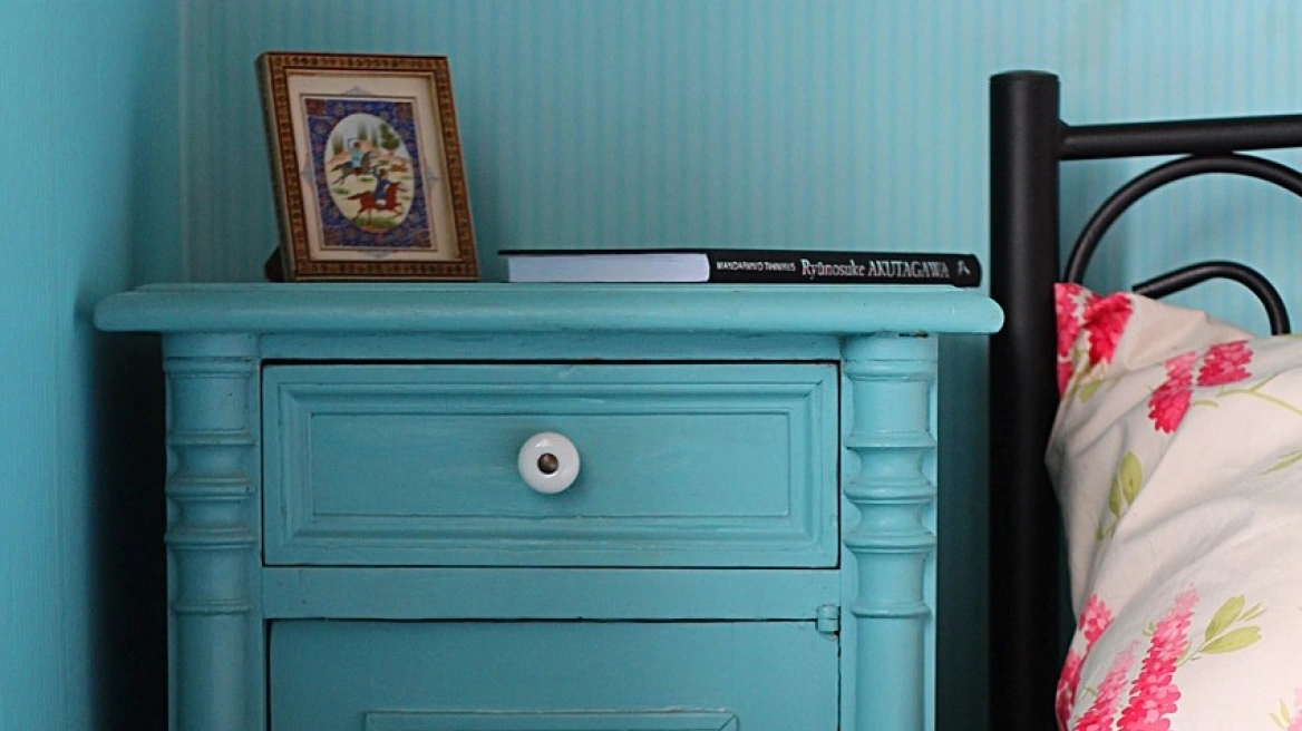 Πέταξε το κομοδίνο του παππού της και μέσα βρέθηκαν 418 φυσίγγια