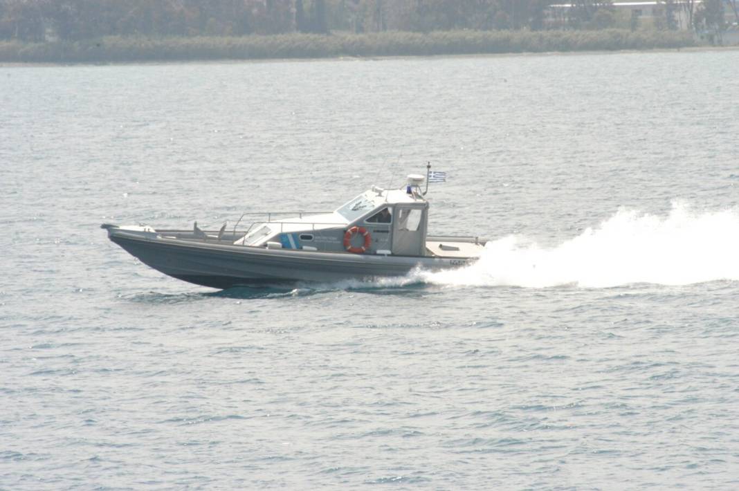 Σύλληψη διακινητή μεταναστών μετά από καταδίωξη - Περισυνελέγησαν 23 άτομα