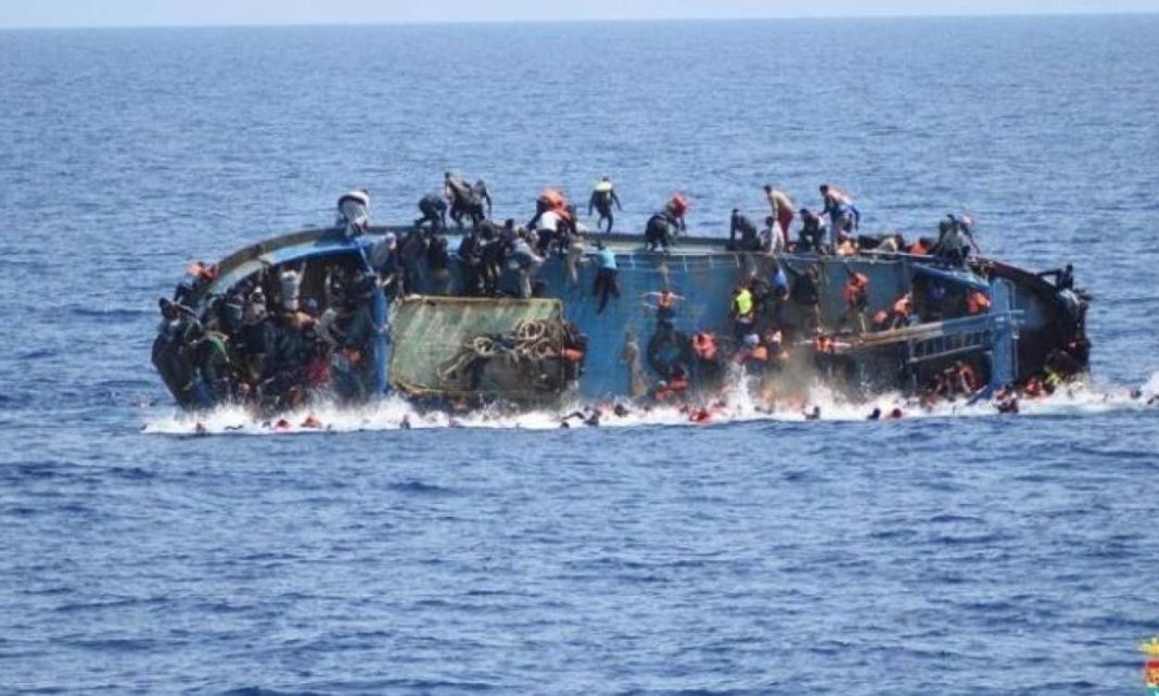 Λιβύη: Μυστηριώδεις ένοπλοι κατέλαβαν βάρκα με μετανάστες την ώρα της διάσωσης