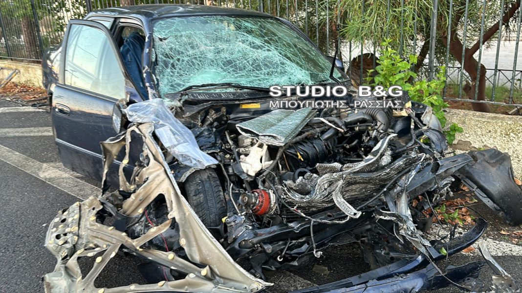 ΙΧ συγκρούστηκε πλαγιομετωπικά με φορτηγό - Τραυματίστηκαν πέντε άτομα