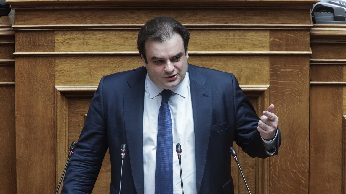 Πιερρακάκης: Μηδενίζονται όλες οι χρεώσεις των τραπεζών στα ΑΤΜ – Εθνικό πλαφόν για όλες τις άλλες πληρωμές στο 1,5 ευρώ