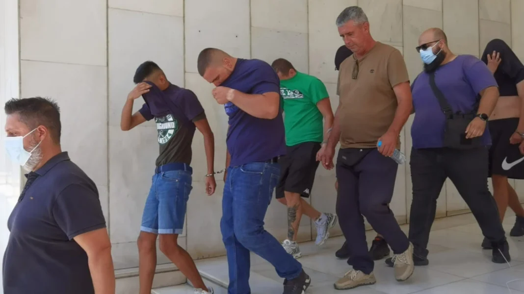 sullifthenets__1_ Λεωφόρος Αλεξάνδρας: Στον ανακριτή οι 74 οπαδοί – Τέσσερις ανήκουν σε συμμορία μπράβων