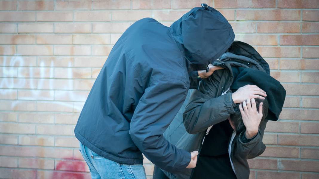 Πατέρας ξυλοκόπησε τον 29χρονο γιο του έξω από βενζινάδικο - Τον χτυπούσε και ο 27χρονος αδερφός του