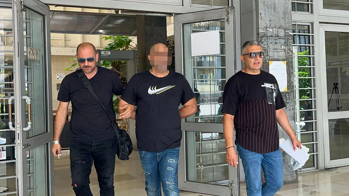 Για ανθρωποκτονία με δόλο κατηγορείται ο 42χρονος που φέρεται να ξυλοκόπησε τον ηλικιωμένο πατέρα του