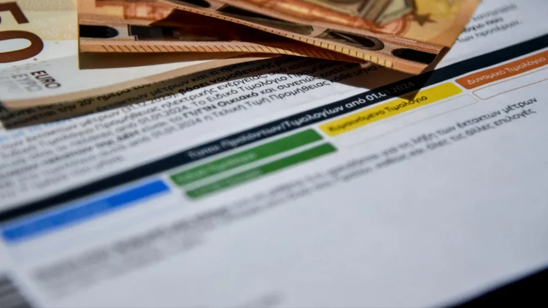 Ηλεκτρικό Ρεύμα: Πώς θα επιδοτηθούν οι καταναλωτές – Από τη φορολόγηση των παραγωγών ηλεκτρικής ενέργειας ο «κουμπαράς»