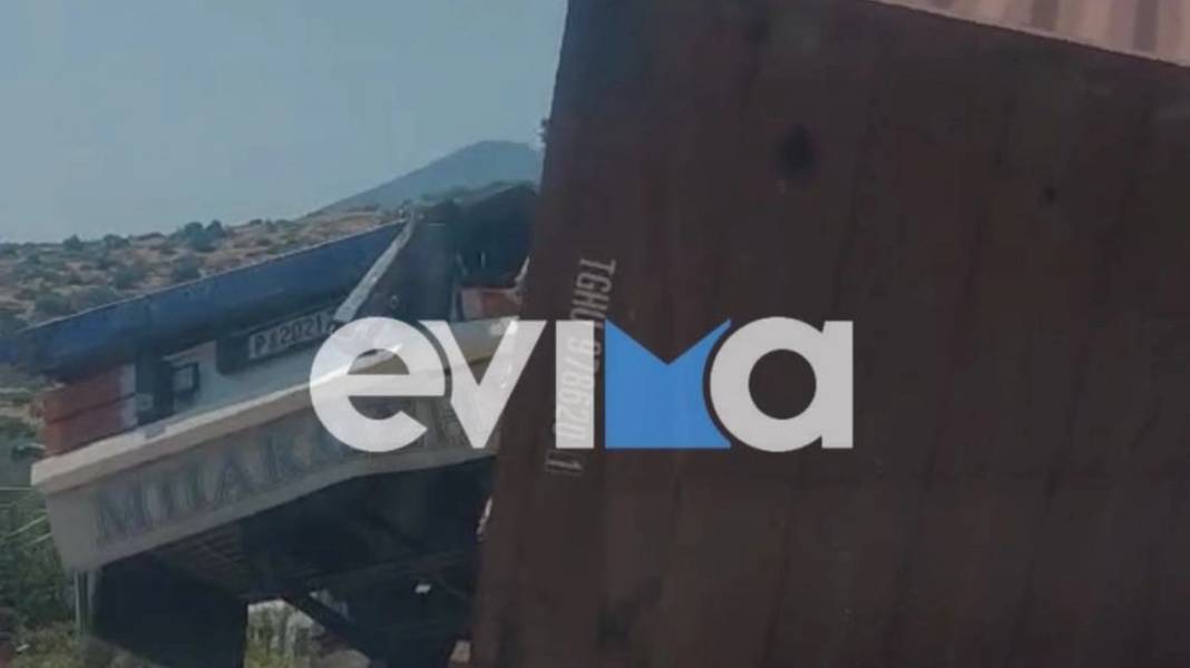 Τροχαίο ατύχημα - Σύγκρουση φορτηγού με τρένο