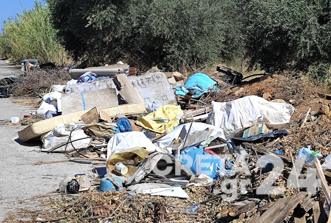 Έχουν κάνει σκουπιδότοπο παράλληλο της Εθνικής – Έπιπλα, σκουπίδια… και νεκρά ζώα