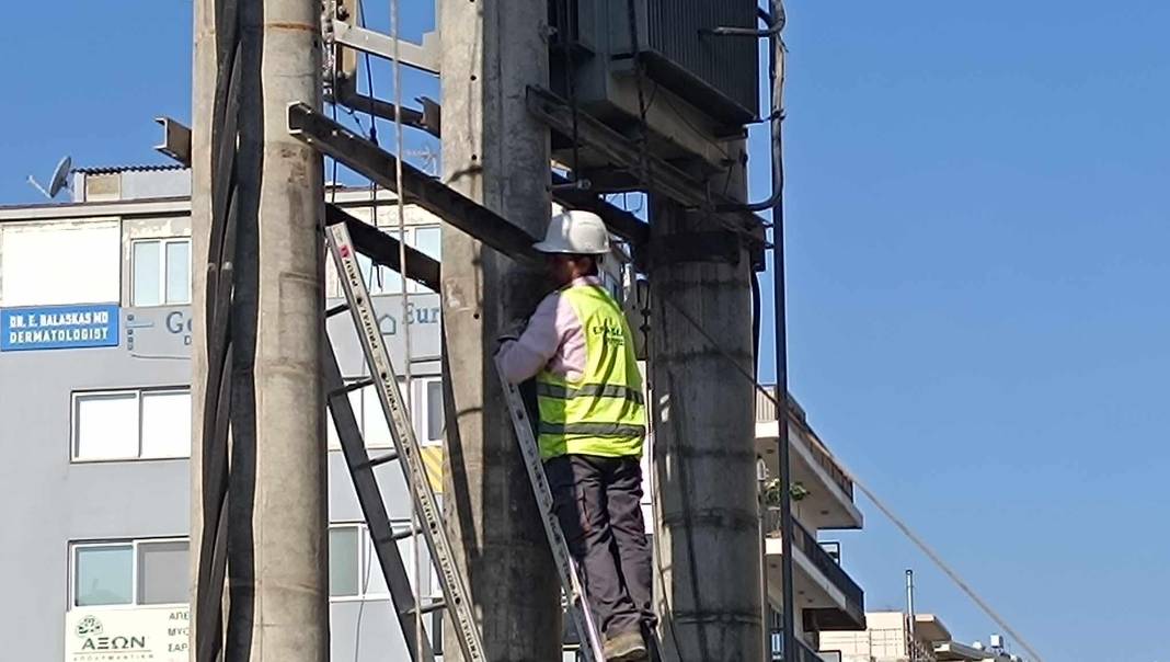 Απομακρύνθηκαν οι ηλεκτρικοί μετασχηματιστές απέναντι από την πλατεία 1866
