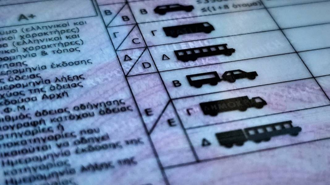 Υποψήφιος οδηγός πήγε με κρυφή κάμερα να δώσει σήματα και τον έπιασαν - Τον συνέλαβαν και τον πήγαν στα κρατητήρια