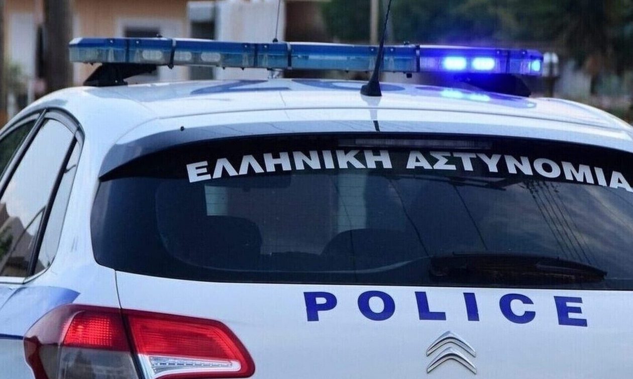 Συμμορία χτύπησε 21χρονο και άρπαξε το κινητό του