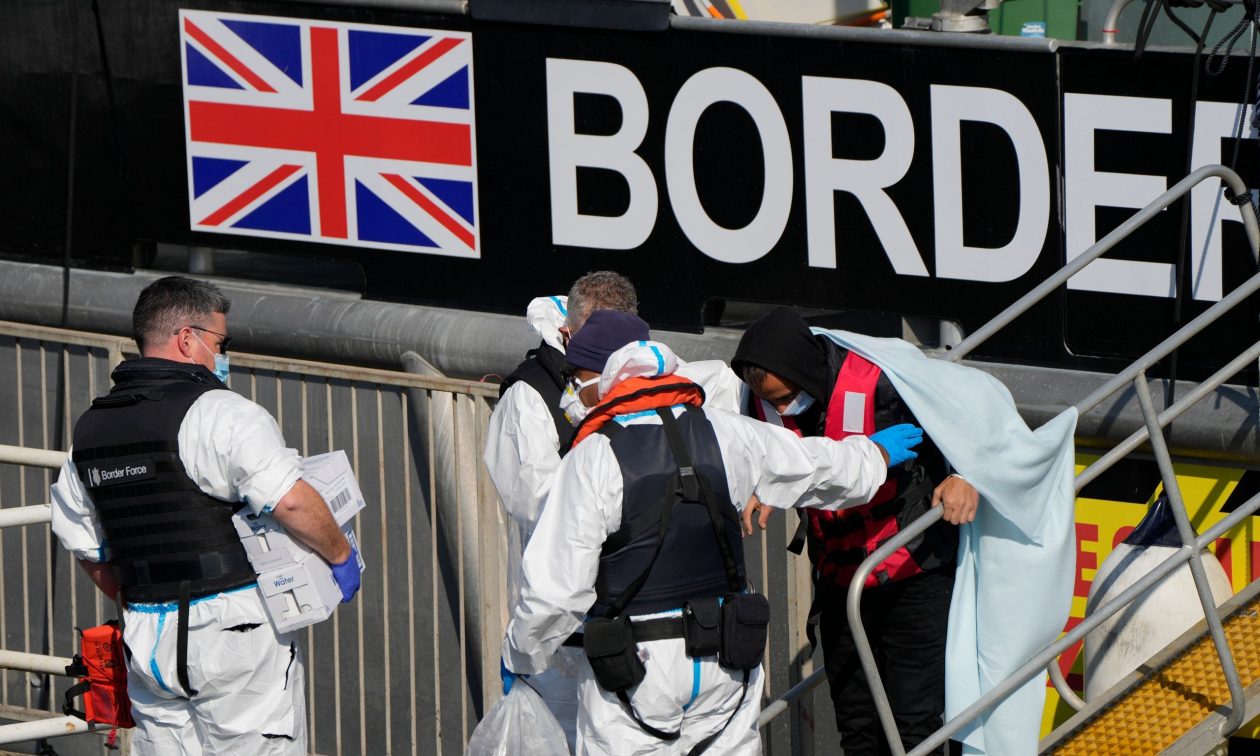 Μεγάλη Βρετανία: Οι πολίτες ανησυχούν για το μεταναστευτικό – Αποκαλυπτική έρευνα