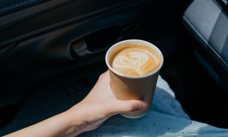 Καφές... τέλος στο αυτοκίνητο: Αφαίρεση διπλώματος και πρόστιμο