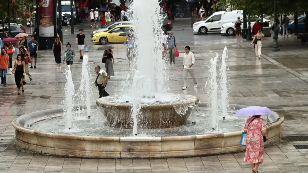 «Σκωτσέζικο ντους» ο καιρός το Σαββατοκύριακο – Έρχονται 40άρια με μπόρες