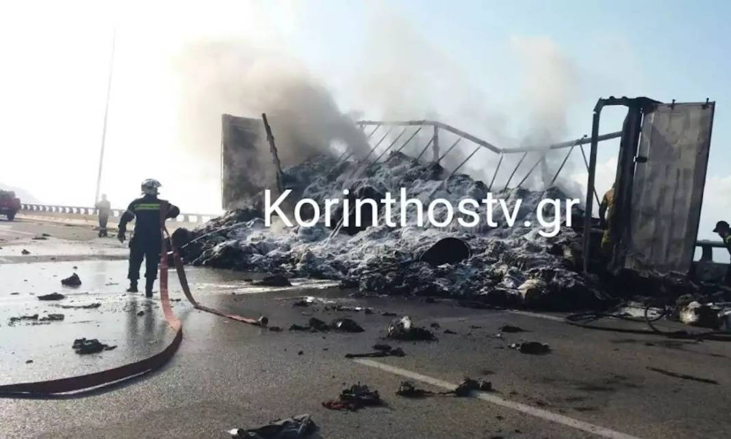 Νταλίκα «τυλίχθηκε» στις φλόγες στην Εθνική Πατρών – Αθηνών