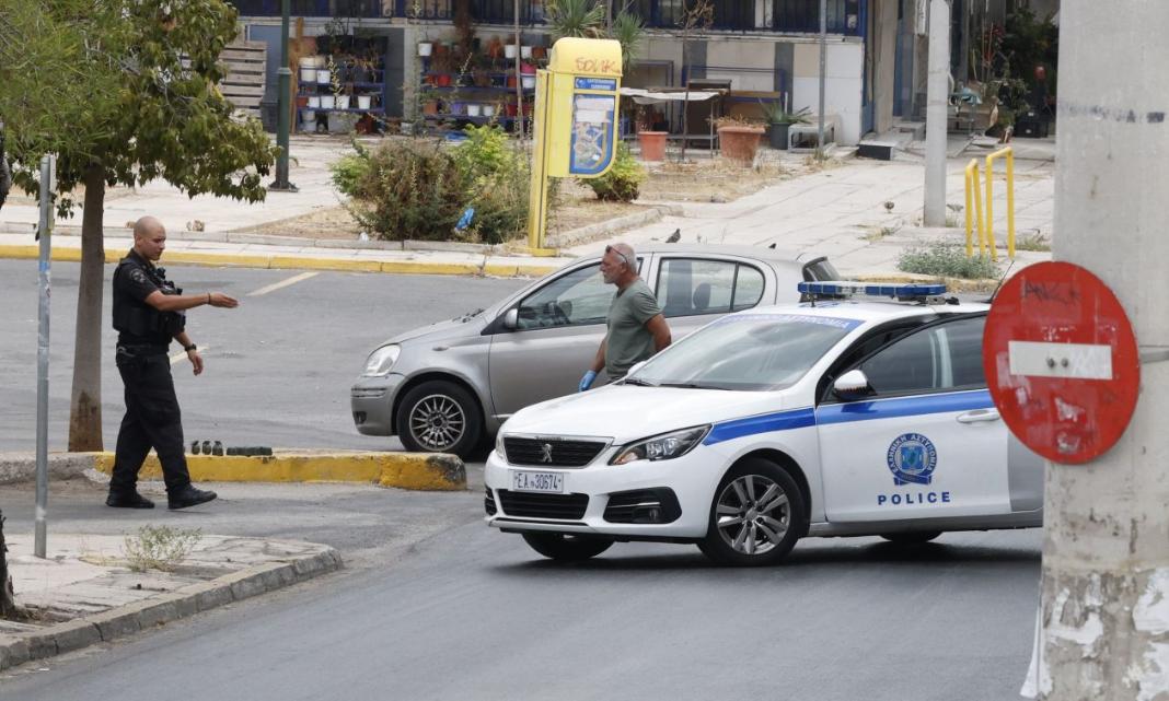 4 χειροβομβίδες, ένα περίστροφο και 1 γκλοπ στη τσάντα των δραστών