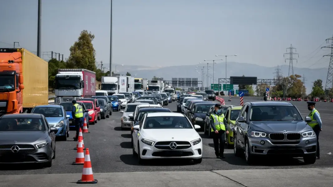 Έξοδος για τον Δεκαπενταύγουστο: Τα έκτακτα μέτρα της Τροχαίας και οι συστάσεις στους οδηγούς
