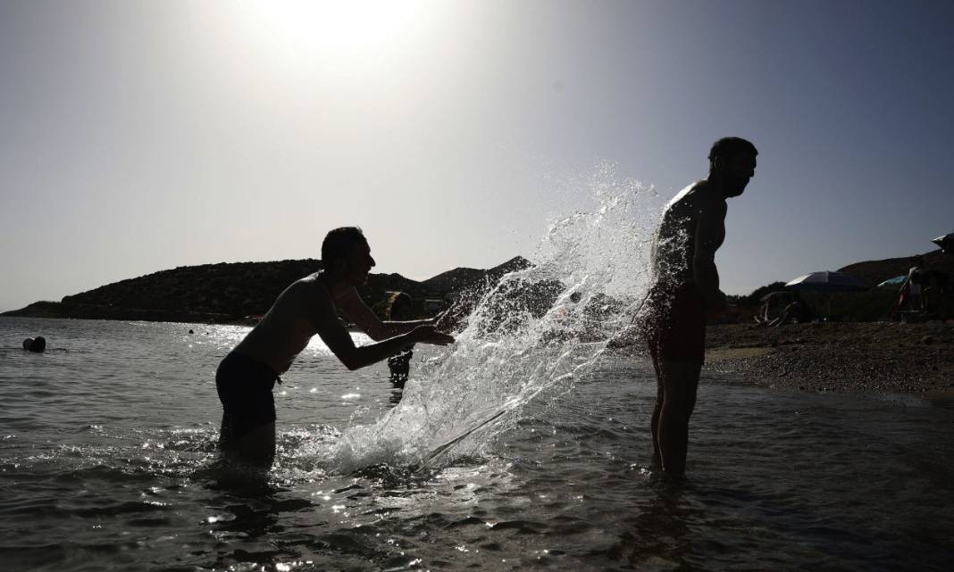 Καιρός-Μαρουσάκης: Επιμένει ο καύσωνας μέχρι και τον Δεκαπενταύγουστο - Ανεβαίνουν τα μποφόρ