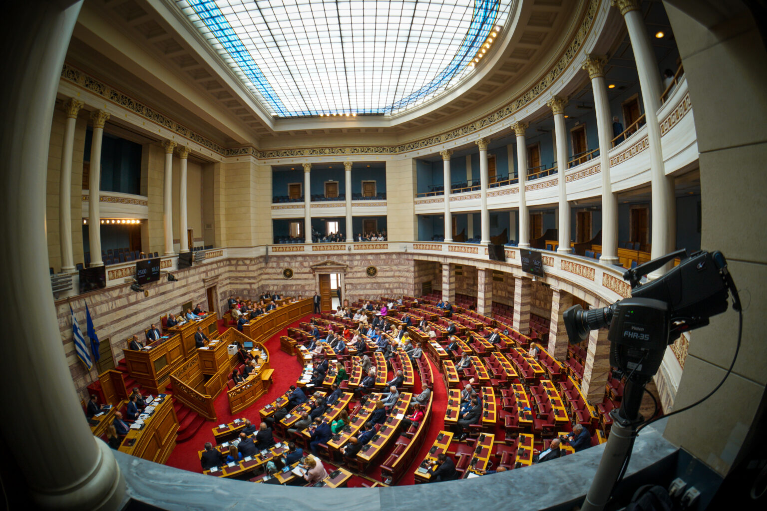 Σκληρή κριτική της αντιπολίτευσης στην κυβέρνηση για την ακρίβεια