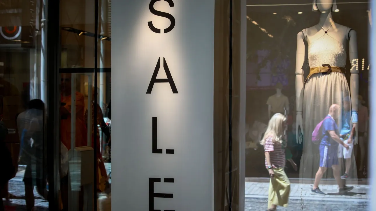 Λιανεμπόριο: Κατώτερη των προσδοκιών η κίνηση στις θερινές εκπτώσεις – Οι ελπίδες για το φθινόπωρο
