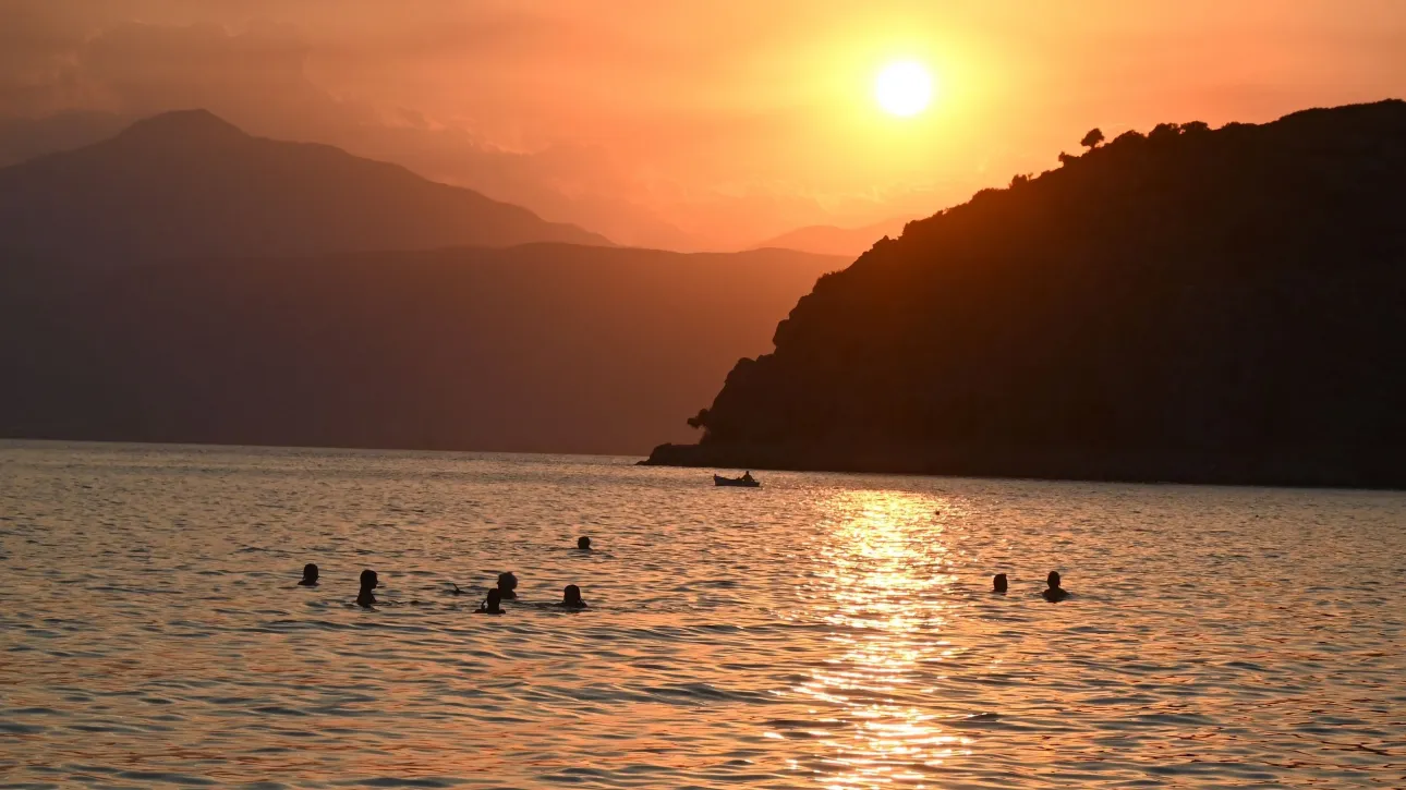 Αυξάνεται η θερμοκρασία των θαλασσών – Νέα ρεκόρ στη Μεσόγειο, εισβολή ξενικών ειδών από την Ερυθρά