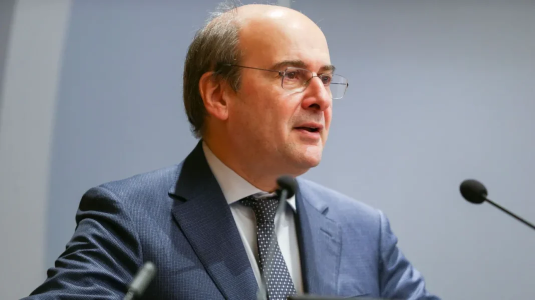 Χατζηδάκης: Αύξηση 10% των εσόδων του ΦΠΑ από τη διασύνδεση των ταμειακών με POS