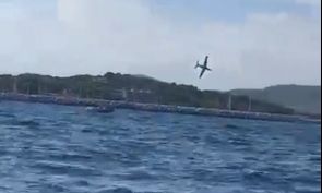 Γαλλία: Συντριβή αεροπλάνου κατά τη διάρκεια επίδειξης – Αγνοείται η τύχη του πιλότου