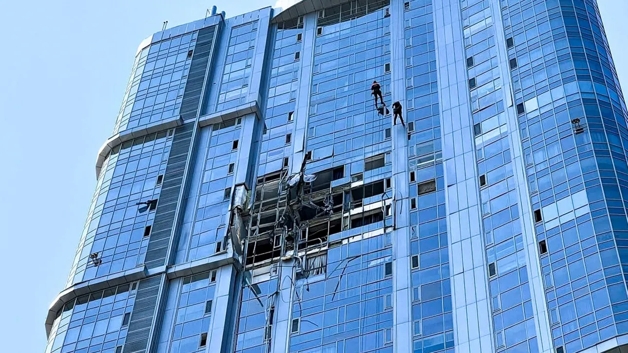 Η στιγμή που ουκρανικό drone χτυπά πολυώροφο κτήριο στη Ρωσία