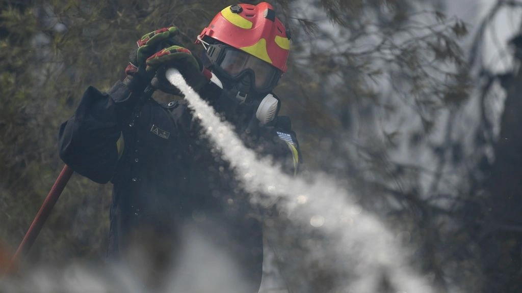Καλύτερη η εικόνα στη φωτιά στην Άνω Επίδαυρο – Στη μάχη έξι εναέρια μέσα