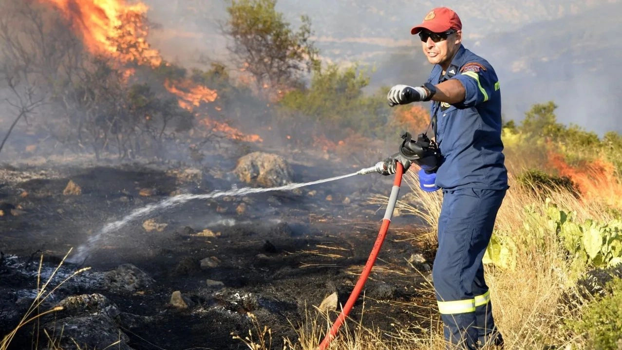 Υπό μερικό έλεγχο η φωτιά στο Λιτόχωρο