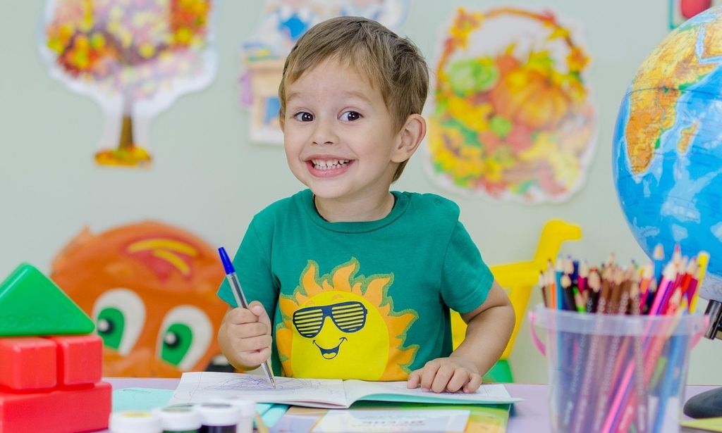 Καλάθι του μαθητή: Ποια προϊόντα εντάσσονται – Τι πρέπει να ξέρουν μαθητές, γονείς, επιχειρήσεις