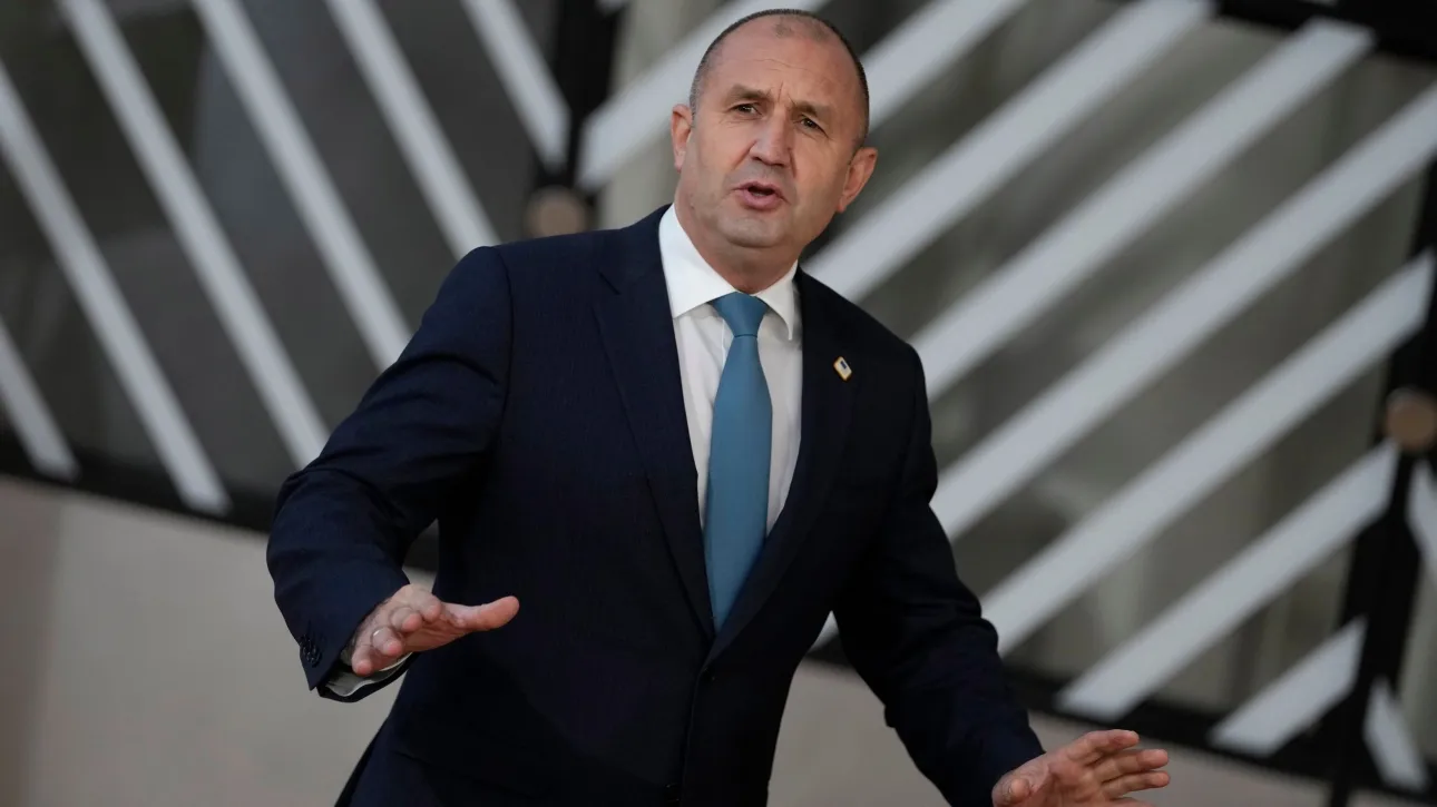 Πρόωρες εκλογές στη Βουλγαρία στις 27 Οκτωβρίου ανακοίνωσε ο πρόεδρος Ράντεφ