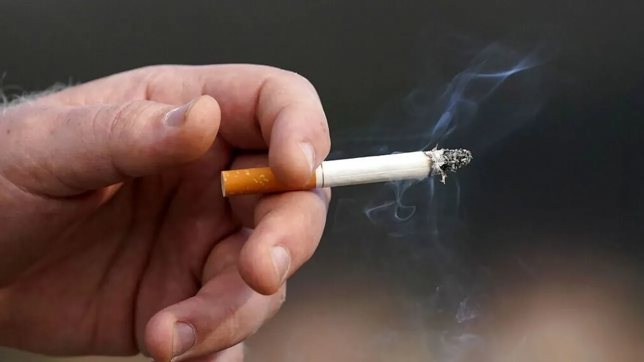 Βρετανία: Εξετάζεται η απαγόρευση καπνίσματος σε εξωτερικούς χώρους