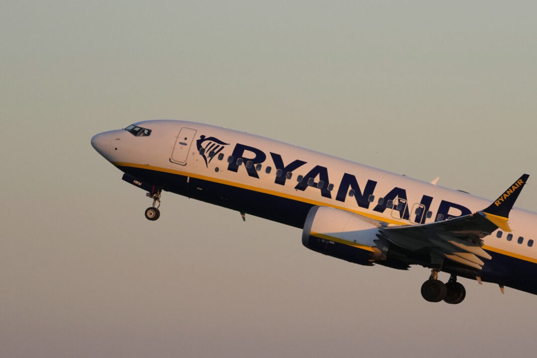 Βρετανία: Ο διευθυντής της Ryanair προειδοποιεί για προβλήματα στη συμπεριφορά των επιβατών λόγω αλκοόλ και ναρκωτικών