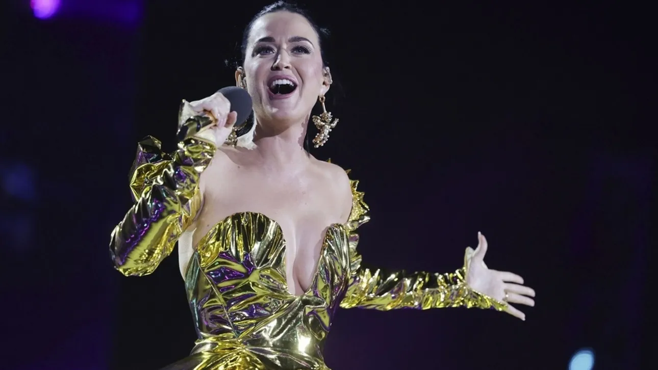 Μπελάδες για την Κέιτι Πέρι μετά τα γυρίσματα σε παραλία της Ίμπιζας