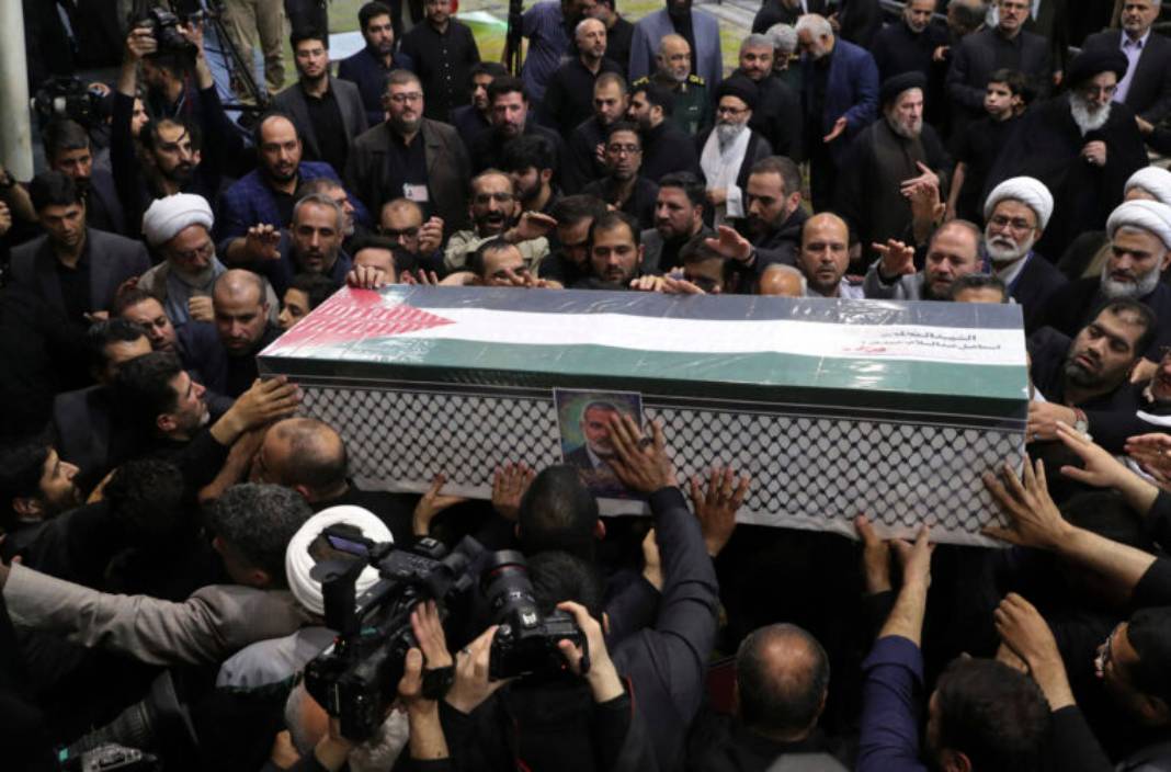 Ισμαήλ Χανίγια: Πλήθος κόσμου στην κηδεία του ηγέτη της Χαμάς στο Κατάρ – Συμβολική επιμνημόσυνη δέηση και στην Αγία Σοφία