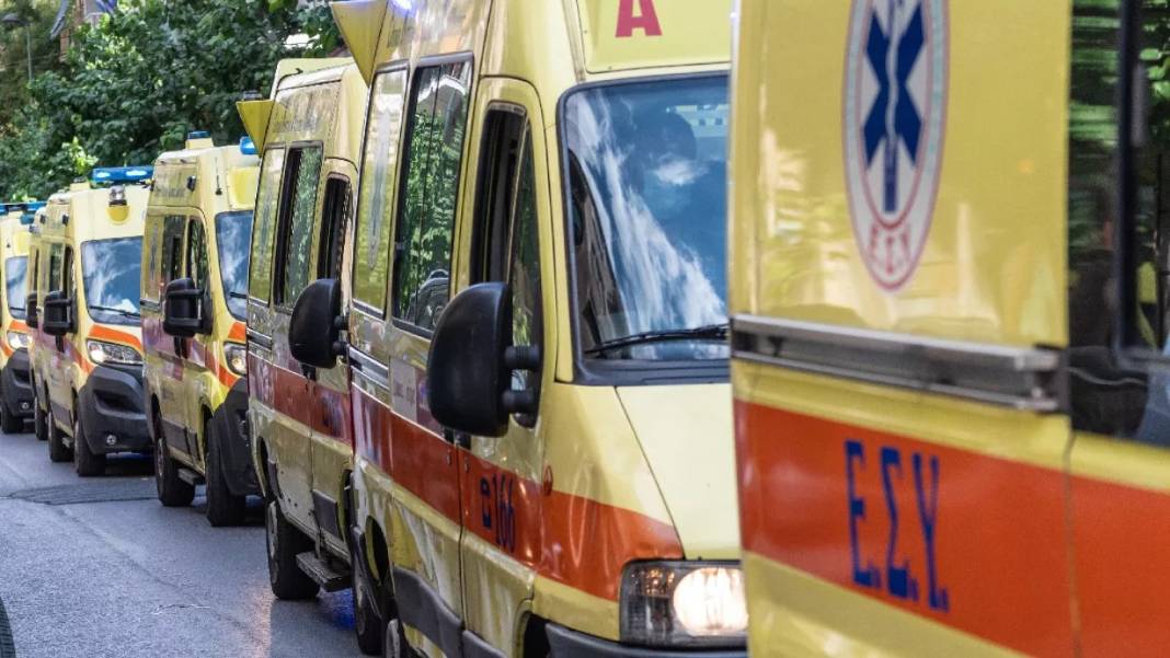 Νεκρός 53χρονος που «καρφώθηκε» με το αυτοκίνητο σε κολώνα φωτισμού