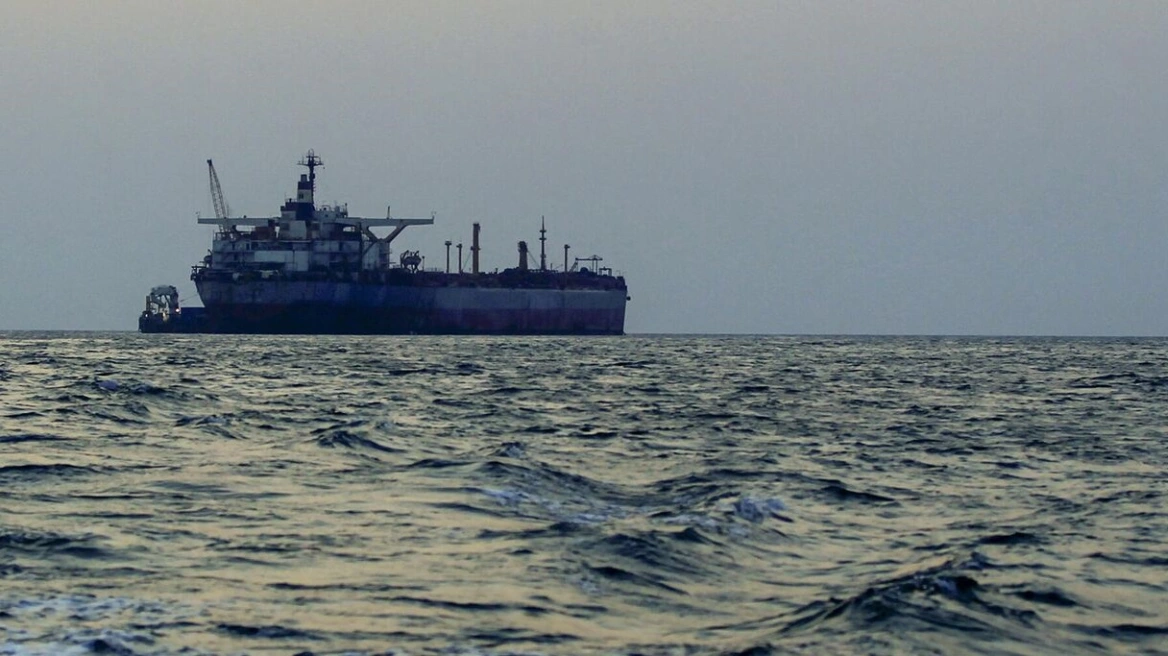 Νέα επίθεση κατά εμπορικού πλοίου στην Υεμένη – Πλοίαρχος ανέφερε κινήσεις σκαφών και drone κοντά στο πλοίο του