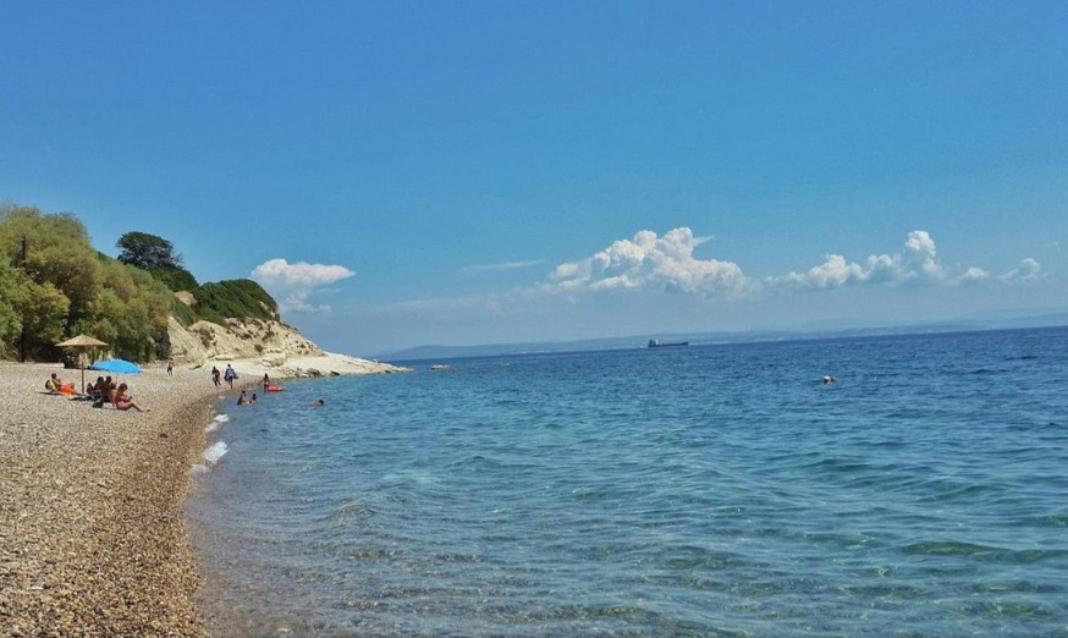 Χίος: Κλειστή η παραλία της Αγίας Φωτεινής – Εντοπίστηκε αντικείμενο στον βυθό, πιθανόν νάρκη