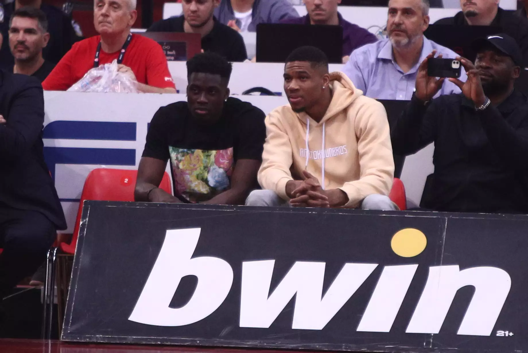 Ο Άλεξ Αντετοκούνμπο ανακοινώθηκε από την ΚΚ Ποντγκόριτσα στο Μαυροβούνιο