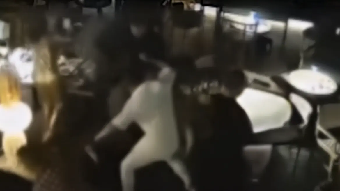 Οκτώ συλλήψεις για την αιματηρή συμπλοκή σε beach bar – Ανάμεσά τους και ο ιδιοκτήτης