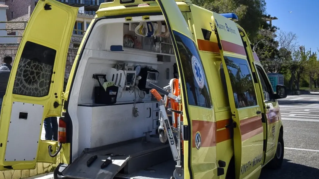 Μόνο με ένα σχοινί ήταν στερεωμένη η γκαραζόπορτα που πλακωσε τον 3χρονο