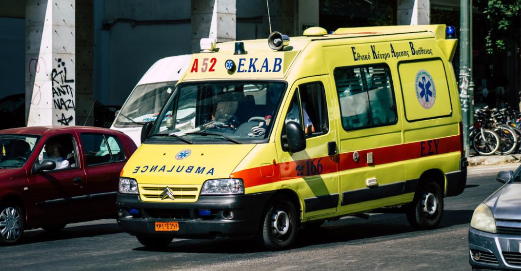 Νεκρή η γυναίκα που παρασύρθηκε από μηχανή στον δρόμο