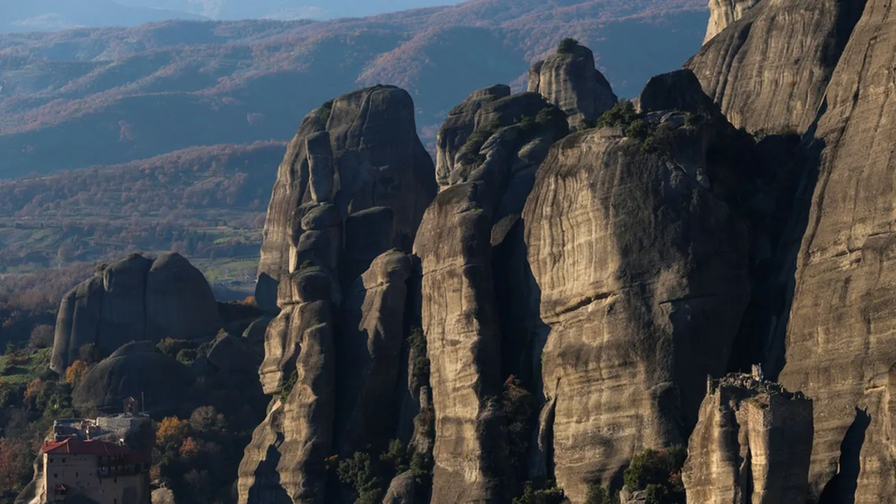 Κορυφαίος ταξιδιωτικός προορισμός τα Μετέωρα – Μοναστήρια, πλούσια φύση και απόκοσμο σκηνικό